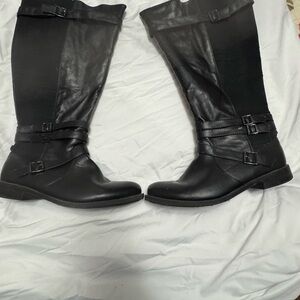 Sleek Black Knee Boots